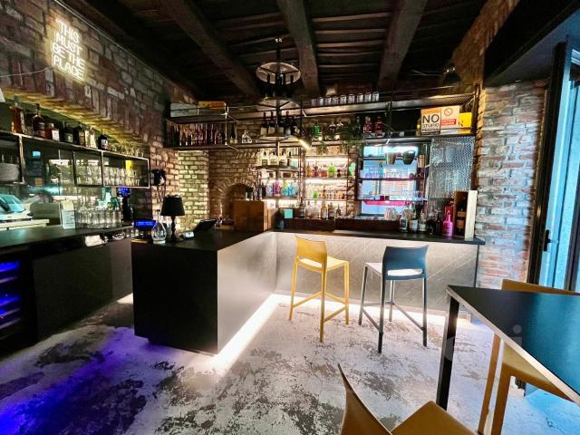 Locale Commerciale in vendita a Centro, Gallarate