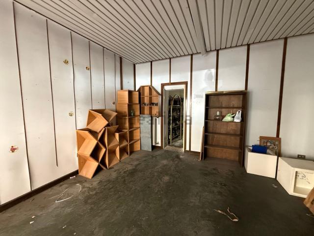 Locale Commerciale in vendita a Puglia, Taranto