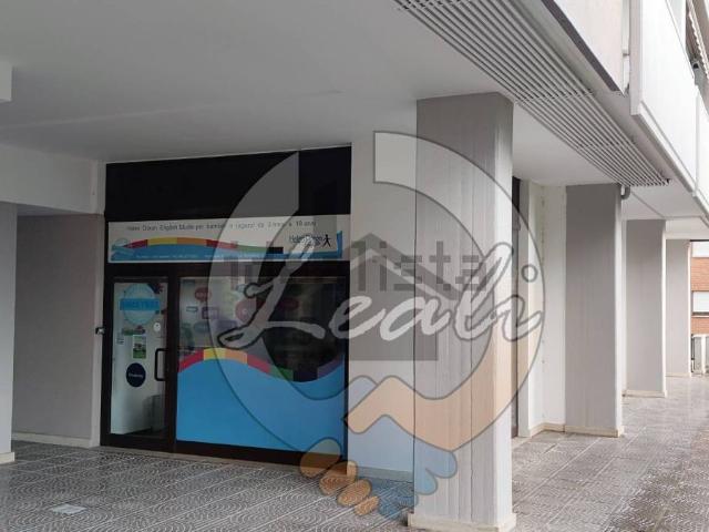 Locale Commerciale in vendita a Marche, Macerata