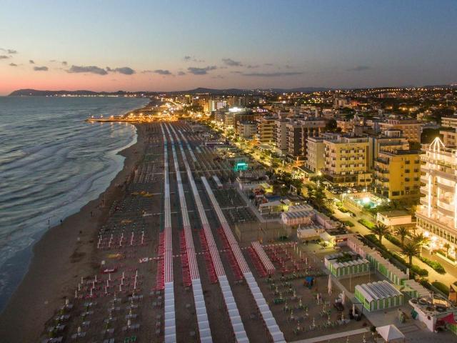 Locale Commerciale in vendita a Riccione, Reggio Emilia