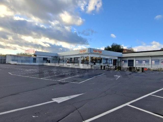 Locale Commerciale in vendita a San Giorgio-Librino-San Giuseppe la Rena-Zia Lisa-Villaggio Sant'Agata, Catania