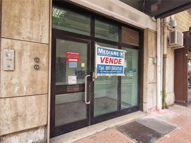 Locale Commerciale in vendita a Puglia, Taranto