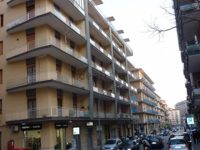 Locale Commerciale in vendita a Partenio, Avellino