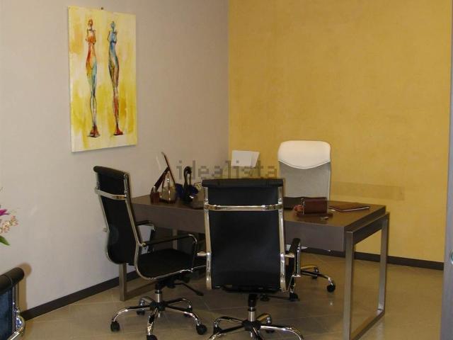Locale Commerciale in vendita a Nicolosi, Latina