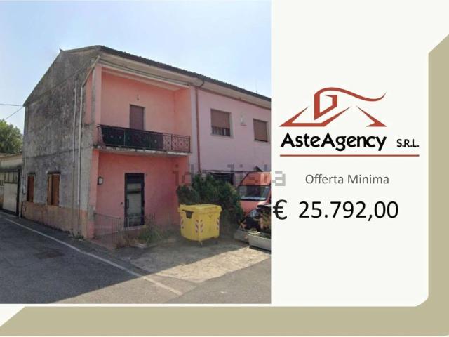 Locale Commerciale in vendita a Zevio, Veneto
