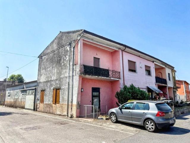 Locale Commerciale in vendita a Zevio, Veneto