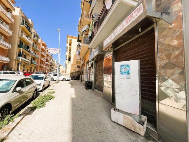 Locale Commerciale in vendita a Sottogas, Agrigento