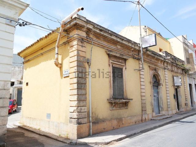 Locale Commerciale in vendita a Avola, Sicilia