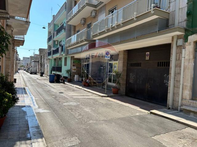 Locale Commerciale in vendita a Puglia, Bari