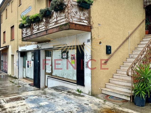 Locale Commerciale in vendita a Trevignano, Veneto