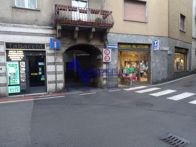 Locale Commerciale in vendita a Ponte San Pietro, Lombardia