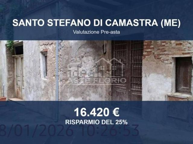 Locale Commerciale in vendita a Santo Stefano di Camastra, Messina