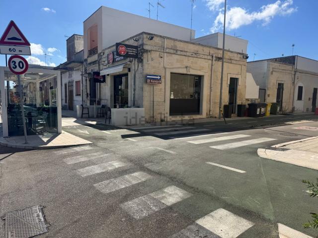 Locale Commerciale in vendita a Puglia, Lecce