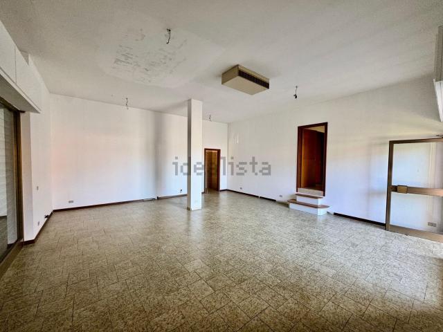 Locale Commerciale in vendita a San Giorgio Piacentino, Reggio Emilia