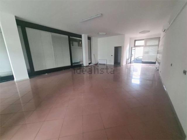Locale Commerciale in vendita a Tresinaro - Secchia, Re