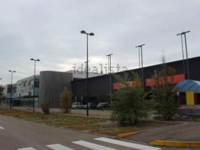 Locale Commerciale in vendita a Lubiana, Sorbolo
