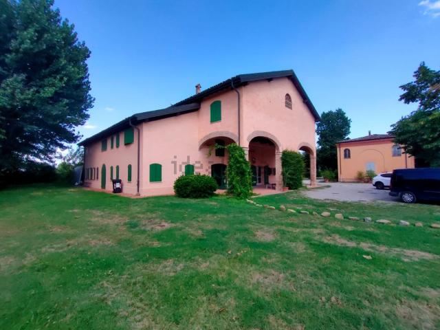 Locale Commerciale in vendita a Unione dei comuni del Sorbara, Nonantola