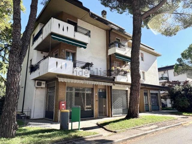 Locale Commerciale in vendita a Staranzano, Friuli-Venezia Giulia