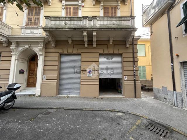 Locale Commerciale in vendita a Ri Alto, Chiavari
