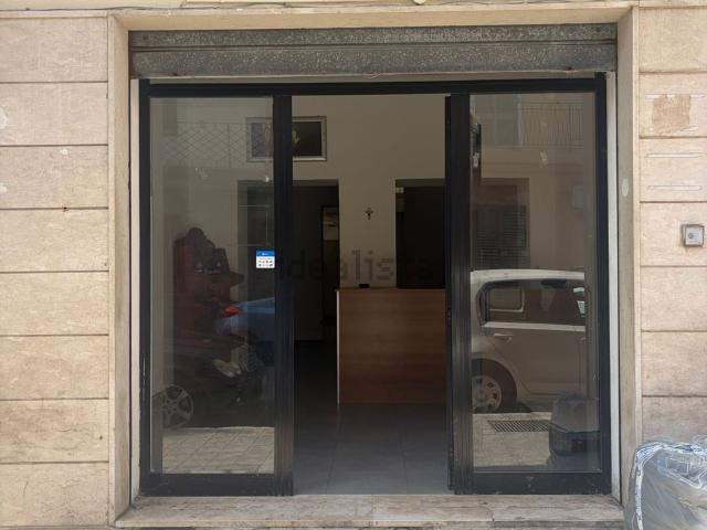 Locale Commerciale in vendita a Calabria, Reggio Calabria