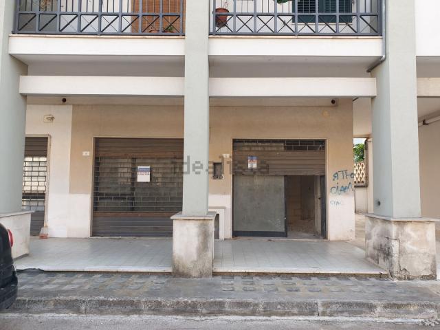 Locale Commerciale in vendita a Puglia, Lecce