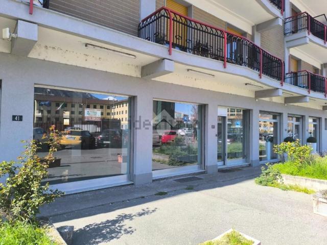 Locale Commerciale in vendita a Busseyaz, Aosta / Aoste