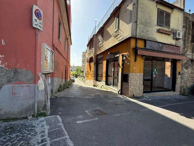Locale Commerciale in vendita a Croce Malloni, Nocera Superiore
