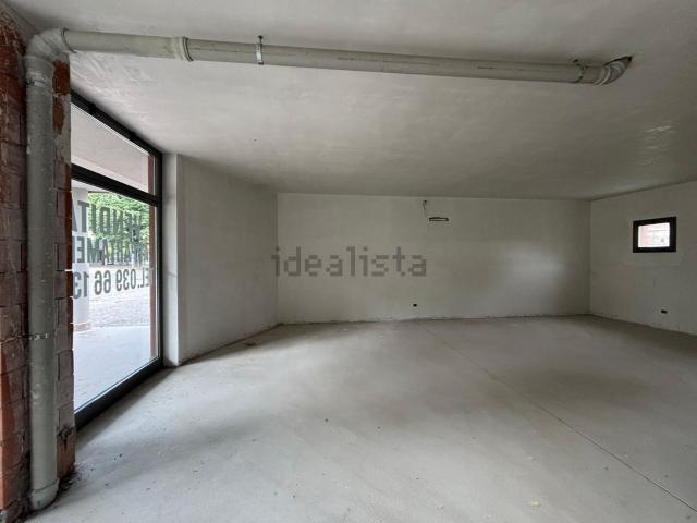 Locale Commerciale in vendita a Sulbiate, Lombardia