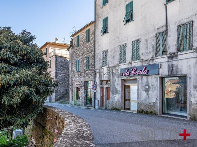 Locale Commerciale in vendita a Montieri, Toscana