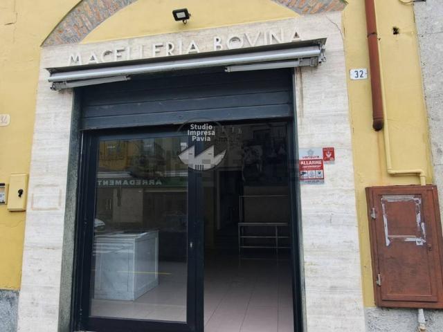 Locale Commerciale in vendita a Cava Manara, Lombardia