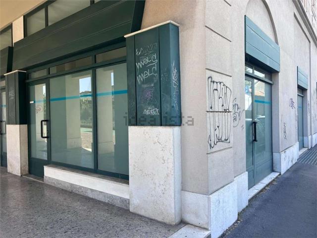 Locale Commerciale in vendita a Novate Milanese, Lombardia