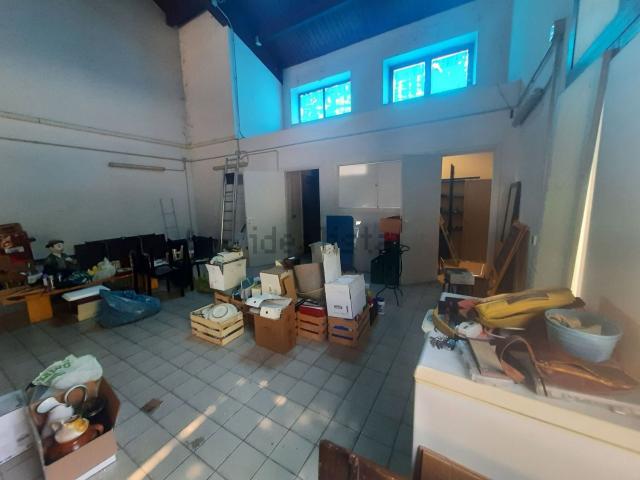 Locale Commerciale in vendita a Marche, Macerata