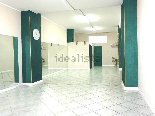Locale Commerciale in vendita a Montecorvino Pugliano, Bivio - Pratole