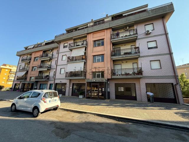 Locale Commerciale in vendita a San Luca, Caltanissetta