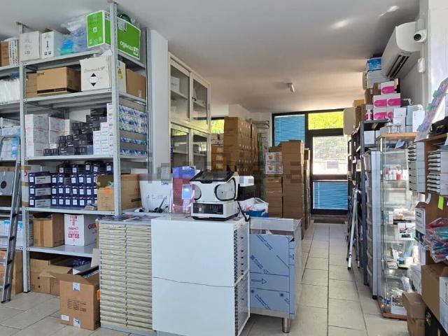 Locale Commerciale in vendita a Pescara Colli, Pescara