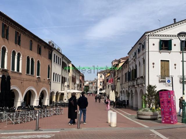 Locale Commerciale in vendita a Venezia