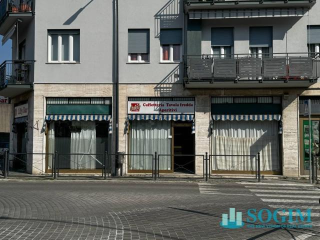 Locale Commerciale in vendita a Limbiate, Lombardia