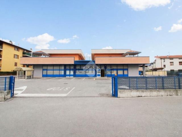 Locale Commerciale in vendita a Pirlotti, Capriolo