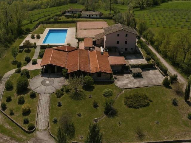 Locale Commerciale in vendita a Arce, Lazio