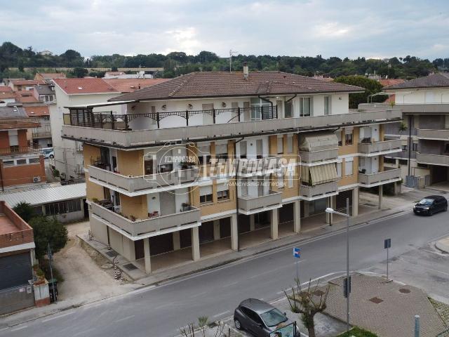 Locale Commerciale in vendita a Marina Picena, Marche