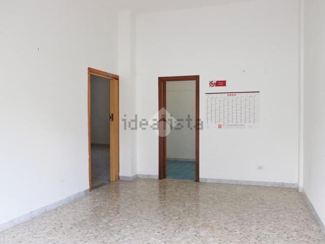 Locale Commerciale in vendita a Puglia, Bari