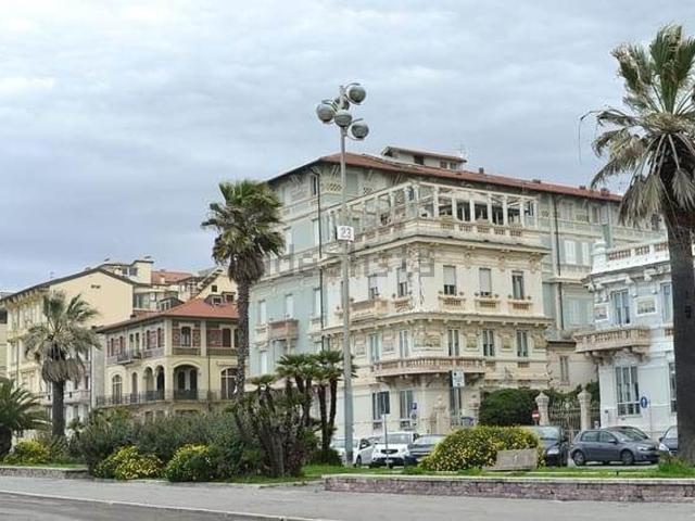 Locale Commerciale in vendita a Viareggio, Toscana