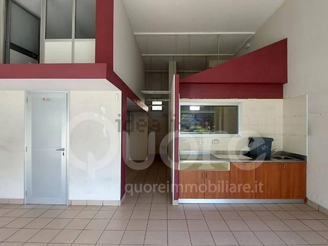 Locale Commerciale in vendita a Partidor, Reana Del Roiale