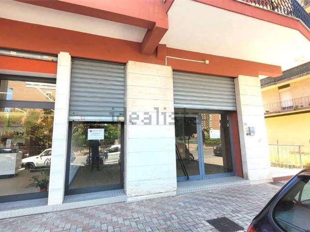 Locale Commerciale in vendita a Frezzotti, Latina