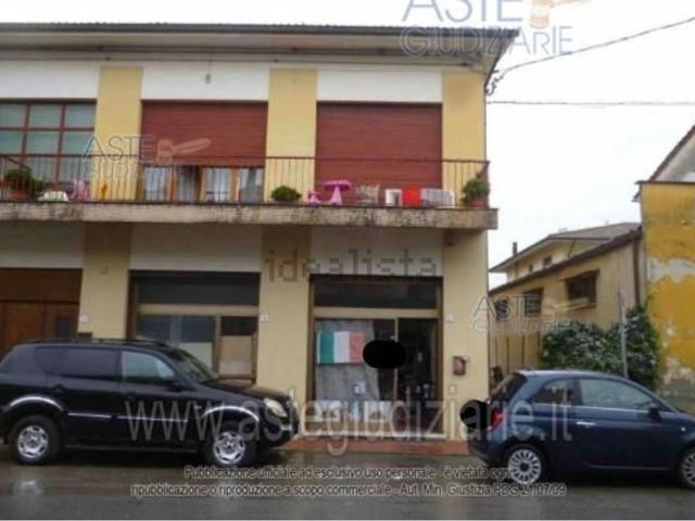 Locale Commerciale in vendita a Alberghi, Uzzano E Castello