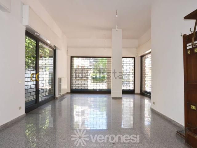 Locale Commerciale in vendita a Santo Spirito, Lanciano