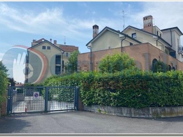 Locale Commerciale in vendita a Abbiategrasso, Lombardia