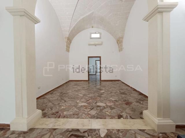 Locale Commerciale in vendita a Puglia, Lecce
