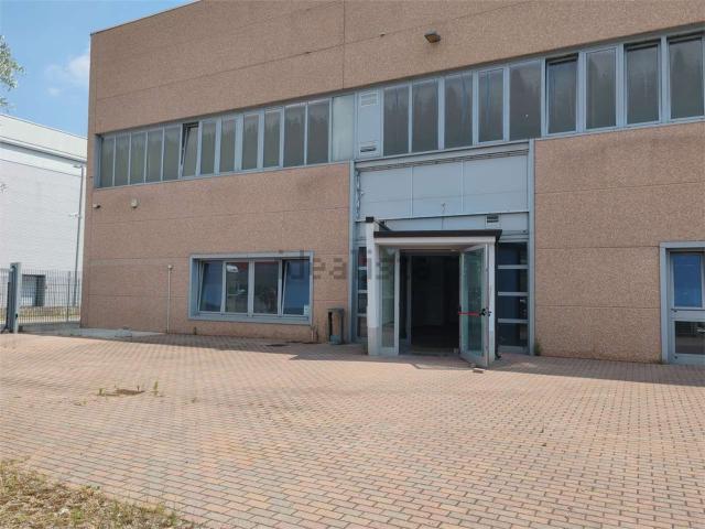 Locale Commerciale in vendita a Palazzina, Brenzone