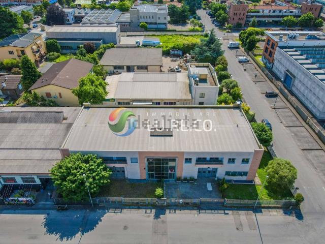 Locale Commerciale in vendita a Concorezzo, Monza-brianza